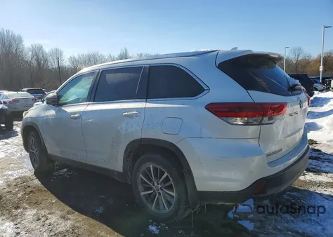 2019 Toyota Highlander Se z USA, uszkodzony, nr VIN 5TDJZRFH4KS571373